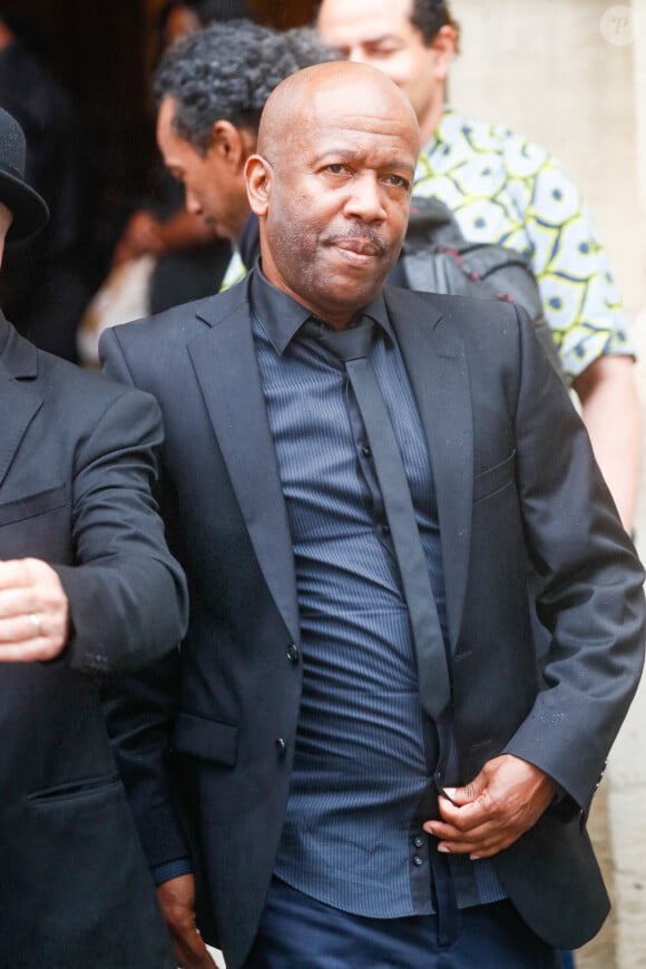 Guest à la sortie des obsèques de José Sébéloué, chanteur du groupe "La Compagnie Créole", en l'église Saint-Ambroise à Paris, France, le 12 septembre 2023. © Christophe Clovis/Bestimage