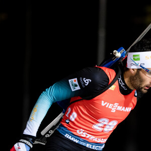 Martin Fourcade remporte l'épreuve du "20kms Homme Individuel" lors de la Coupe du monde de biathlon 2019 (IBU World Cup) à Ostersund en Suède, le 4 décembre 2019.