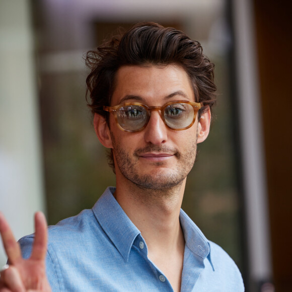 Pierre Niney au village lors des Internationaux de France de tennis de Roland Garros 2023, à Paris, France, le 9 juin 2023. © Jacovides-Moreau/Bestimage 