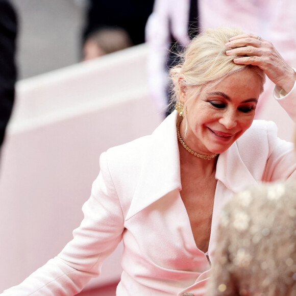 Emmanuelle Béart - Montée des marches du film « Jeanne du Barry » pour la cérémonie d’ouverture du 76ème Festival International du Film de Cannes, au Palais des Festivals à Cannes. Le 16 mai 2023 © Jacovides-Moreau / Bestimage