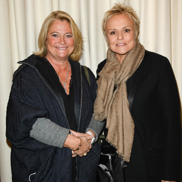 Marina Carrère d'Encausse et Muriel Robin - Remise du prix "Fonds de dotation Line Renaud-Loulou Gasté" pour la recherche médicale à la Maison de la Recherche à Paris le 15 novembre 2021. © Coadic Guirec/Bestimage 