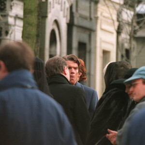 Tournage du film de Claude Lelouch "Hommes, femmes : mode d'emploi" au cimetière du Père Lachaise à Paris.