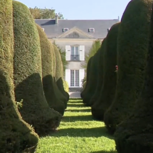 La maison de Jean-Claude Brialy comprend un immense parc.
Maison de Jean-Claude Brialy, France 3
