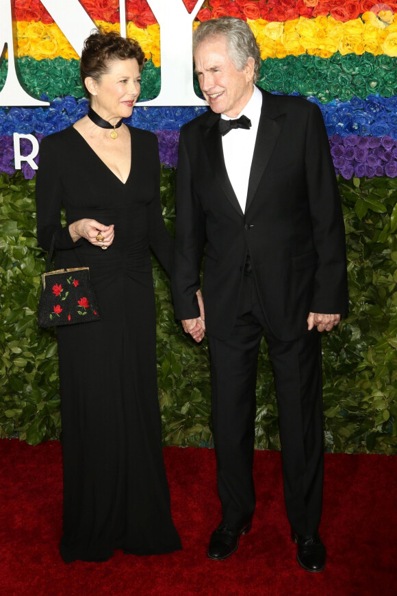 Il est marié depuis 1992 à l'actrice Annette Bening, avec qui il a 4 enfants.
Annette Bening et son mari Warren Beatty à la 73ème soirée annuelle Tony Awards au Radio City Music Hall à New York, le 9 juin 2019 