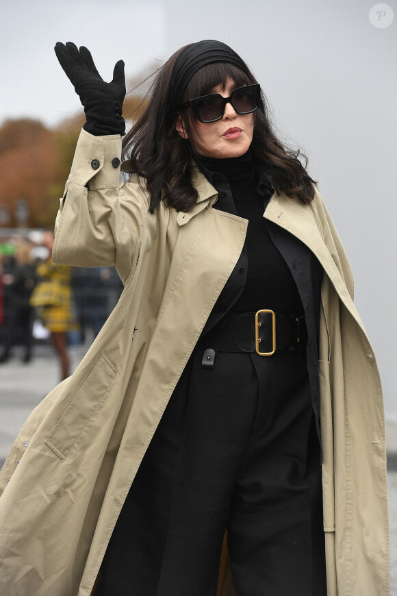 Isabelle Adjani - Célébrités au défilé Dior Collection Femme Prêt-à-porter Printemps/Eté 2023 lors de la Fashion Week de Paris, France, le 27 septembre 2022. © Giancarlo Gorassini/Bestimage 