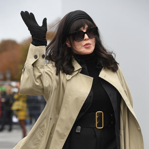 Isabelle Adjani - Célébrités au défilé Dior Collection Femme Prêt-à-porter Printemps/Eté 2023 lors de la Fashion Week de Paris, France, le 27 septembre 2022. © Giancarlo Gorassini/Bestimage 