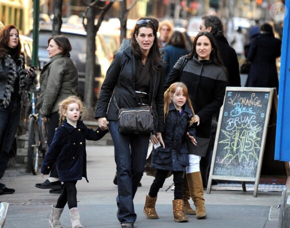 Brooke Shields à New York avec ses enfants le 6 mars 2010