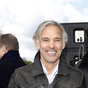 Paul Belmondo, Anthony Delon - Inauguration de "La promenade Jean-Paul Belmondo" au terre-plein central du pont de Bir-Hakeim le 12 avril 2023. © Cyril Moreau/Bestimage