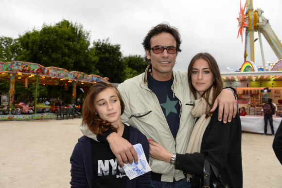 Anthony Delon avec ses filles Liv et Loup - Inauguration de la fete foraine des Tuileries a Paris le 28 juin 2013. 