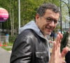 concernant un "voilier de luxe".
Dany Boon - D.Boon et K.Merad quittent les studios de Radio France en pleine promotion du film "La vie pour de vrai" à Paris, le 18 avril 2023. 
