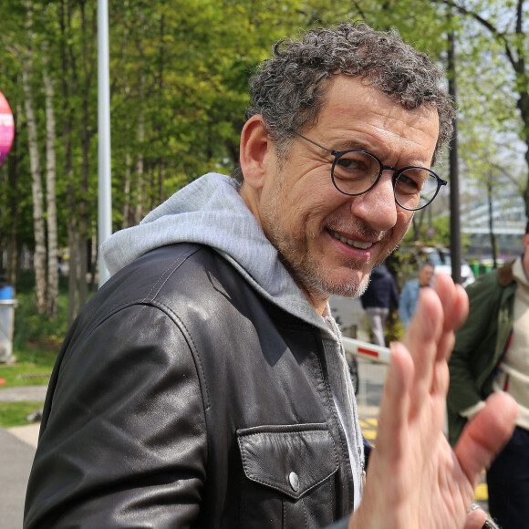 concernant un "voilier de luxe".
Dany Boon - D.Boon et K.Merad quittent les studios de Radio France en pleine promotion du film "La vie pour de vrai" à Paris, le 18 avril 2023. 