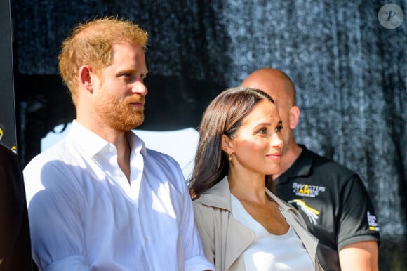 Le prince Harry, duc de Sussex et Meghan Markle, duchesse de Sussex aux Invictus Games 2023 à Dusseldorf pour une remise de prix le 16 septembre 2023.