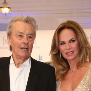 Alain Delon et Rosalie van Breemen - Soirée "Movie meets Media" à l'hôtel Atlantic Kempinski à Hambourg. le 30 novembre 2015