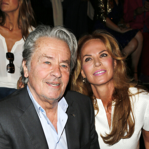 Alain Delon et Rosalie Van Breemen - People au defile de mode Elie Saab - Collection prêt-à-porter printemps-été 2013