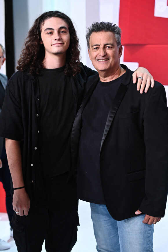 Exclusif - Phil Barney et son fils Keenan Barnes - Enregistrement de l'émission "Vivement Dimanche" au Studio Gabriel, présentée par M.Drucker et diffusée sur France 3 le 24 septembre © Guillaume Gaffiot / Bestimage 