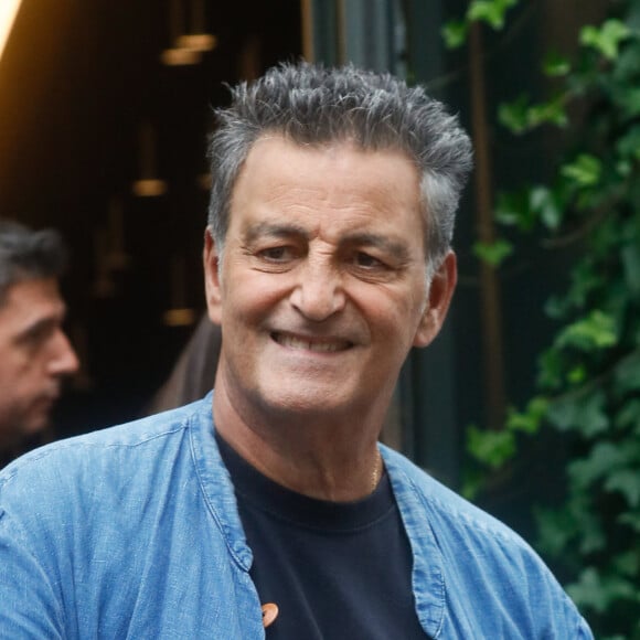 Exclusif - Phil Barney - Arrivées à l'enregistrement de l'émission "Vivement Dimanche" présentée par M.Drucker et qui sera diffusée le 24 septembre 2023 sur France 3 au studio Gabriel à Paris, France, le 18 septembre 2023. © Christophe Clovis / Bestimage No web pour la Belgique et la Suisse  