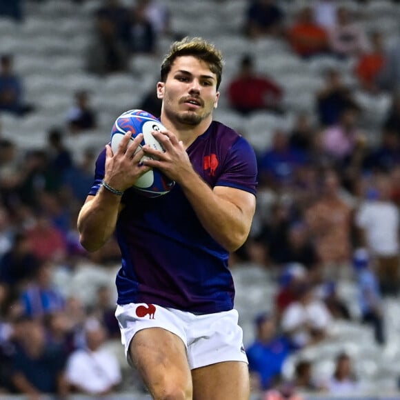 Antoine Dupont a été victime d'une fracture de la mâchoire 
Antoine Dupont ( - France ) - Coupe du Monde de Rugby France 2023 du match de Poule A entre la France et l'Uruguay (27-12) au stade Pierre-Mauroy à Lille.