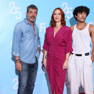 Thierry Neuvic, Audrey Fleurot et Sumaï Cardenas au photocall de la mini-série "Infiltré(e)" lors de la 25ème édition du Festival de la fiction de la Rochelle, France, le 15 septembre 2023. © Denis Guignebourg/BestImage 