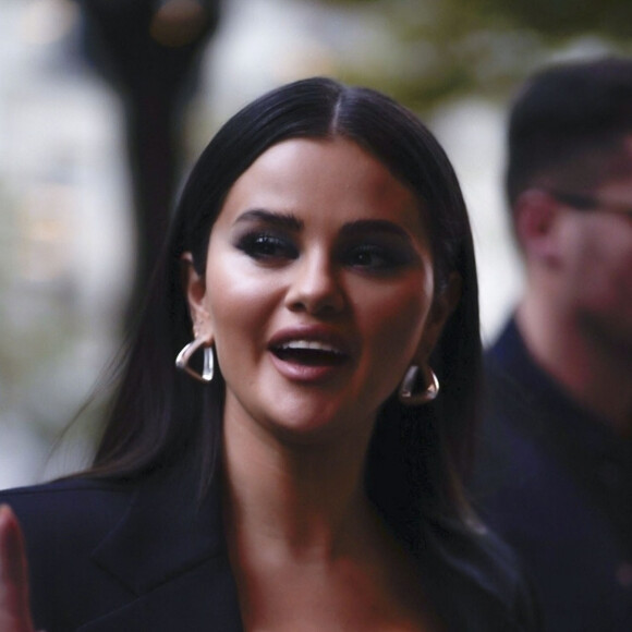 Selena Gomez va dîner au Royal Monceau de Paris.