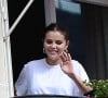 La jeune comédienne avait retrouvé deux amis très proches d'elle, Brooklyn Beckham et son épouse Nicola Peltz.
Exclusif - Selena Gomez salue ses fans depuis un balcon de l'hôtel Plaza Athénée, à Paris, France, le 25 Septembre 2023.