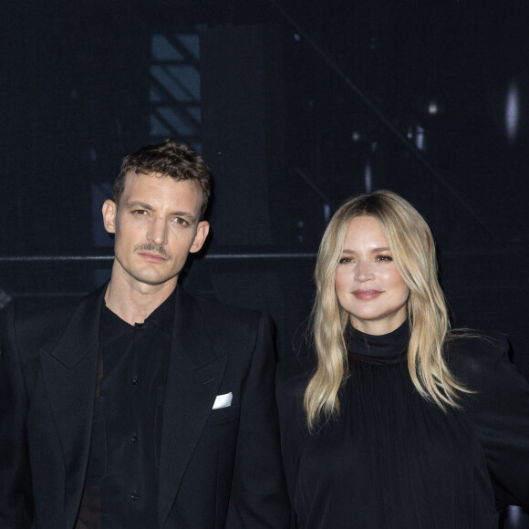 Le constat est sans appel : Virginie aurait pu défiler. 
Niels Schneider et sa compagne Virginie Efira - Photocall du défilé Saint Laurent Womenswear Printemps/été 2024 dans le cadre de la Fashion week de Paris le 26 septembre 2023 à Paris. © Olivier Borde/Bestimage 