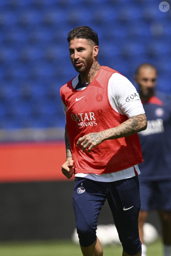 Sergio Ramos (PSG) Sergio Ramos (PSG) - Entrainement de l'équipe du Paris Saint-Germain (PSG) au Parc des Princes à Paris, France, le 24 mai 2023. © Jean-Baptiste Autissier/Panoramic/Bestimage