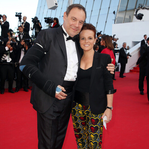 Xavier Couture et sa compagne Emmanuelle Gaume - Montée des marches du film "Sils Maria" lors du 67 ème Festival du film de Cannes – Cannes le 23 mai 2014. 