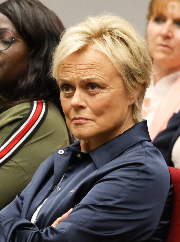 Exclusif - Muriel Robin - Avant-première du téléfilm "Les yeux Grands Fermés" à l'Amphithéâtre Marcel Long du Secrétariat d'Etat chargé de l'Enfance à Paris le 26 septembre 2023. © Coadic Guirec / Bestimage 