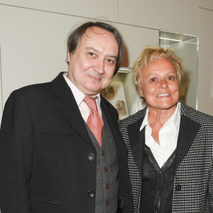 "Muriel a aussi eu des histoires avec des hommes. Elle est intelligente, et quand on est intelligent, on essaie les deux" a-t-il confié à "Paris Match"
Michel Fau et Muriel Robin - Le Studio Harcourt célèbre la sortie de l'ouvrage "Au Cours Florent" avec la participation exceptionnelle de F. Florent (fondateur du Cours Florent) à Paris le 20 novembre 2018. © Coadic Guirec/Bestimage