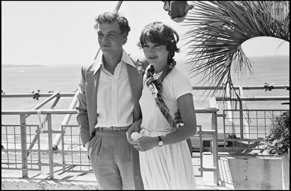 Mais au bout de 10 ans, l'actrice avait décidé de le quitter à cause de ses addictions.
Nathalie Baye et Philippe Léotard - 1977