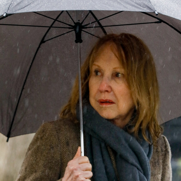 Nathalie Baye - Sorties des obsèques de l'avocat Hervé Temime au cimetière du Montparnasse à Paris, France, le 14 avril 2023. © Clovis-Jacovides/Bestimage 