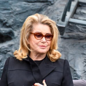 Catherine Deneuve - Arrivées au défilé Louis Vuitton prêt-à-porter automne-hiver 2023/2024 lors de la Fashion Week de Paris (PFW), à Paris, France, le 6 mars 2023. © Veeren-Clovis/Bestimage 