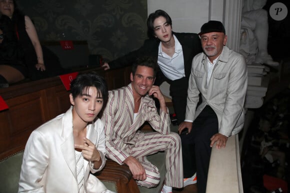 Karry Wang, Mika, Younghoon et Christian Louboutin - Célébrités à la présentation de la nouvelle Collection femme printemps-Eté 2024 de Christian Louboutin à la Sorbonne dans le cadre de la Fashion Week de Paris, France, le 28 Septembre 2023. © Bertrand Rindoff / Bestimage 