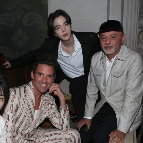 Karry Wang, Mika, Younghoon et Christian Louboutin - Célébrités à la présentation de la nouvelle Collection femme printemps-Eté 2024 de Christian Louboutin à la Sorbonne dans le cadre de la Fashion Week de Paris, France, le 28 Septembre 2023. © Bertrand Rindoff / Bestimage 