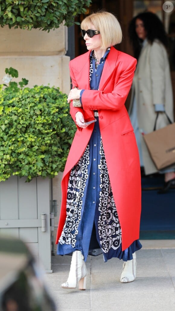 Anna Wintour quitte son hôtel pour assister au défilé de V.Beckham lors de la Fashion Week, le 29 septembre 2023. 