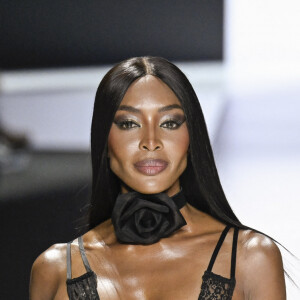 La Fashion Week continue de battre son plein à Paris. Si les stars sont en front row, elles sont parfois aussi sur le catwalk.
Naomi Campbell - Défilé de mode printemps-été 2024 "Dolce et Gabbana" lors de la fashion week de Milan.