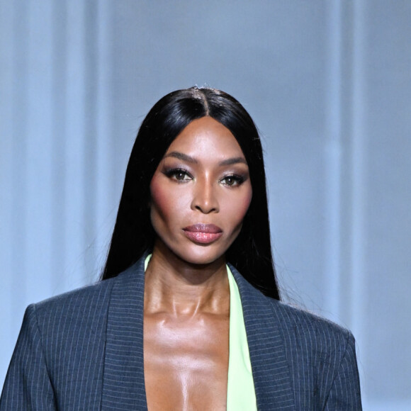 Après Carla Bruni pour Messika, c'est autour de Naomi Campbell de faire sensation à plus d'une reprise à l'occasion de cette Fashion Week parisienne.
Naomi Campbell - Défilé de mode prêt-à-porter Coperni Printemps/été 2024 lors de la Fashion Week de Paris (PFW) à Paris, France, le 29 septembre 2023.