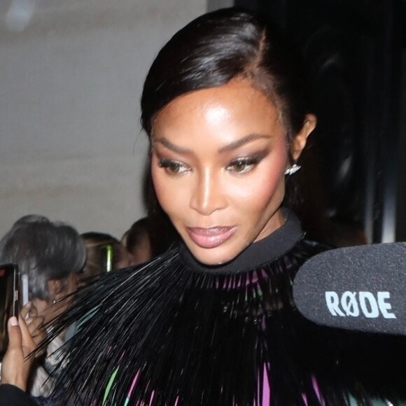Naomi Campbell brille en Emilio Pucci, lors de la Fashion Week à Paris