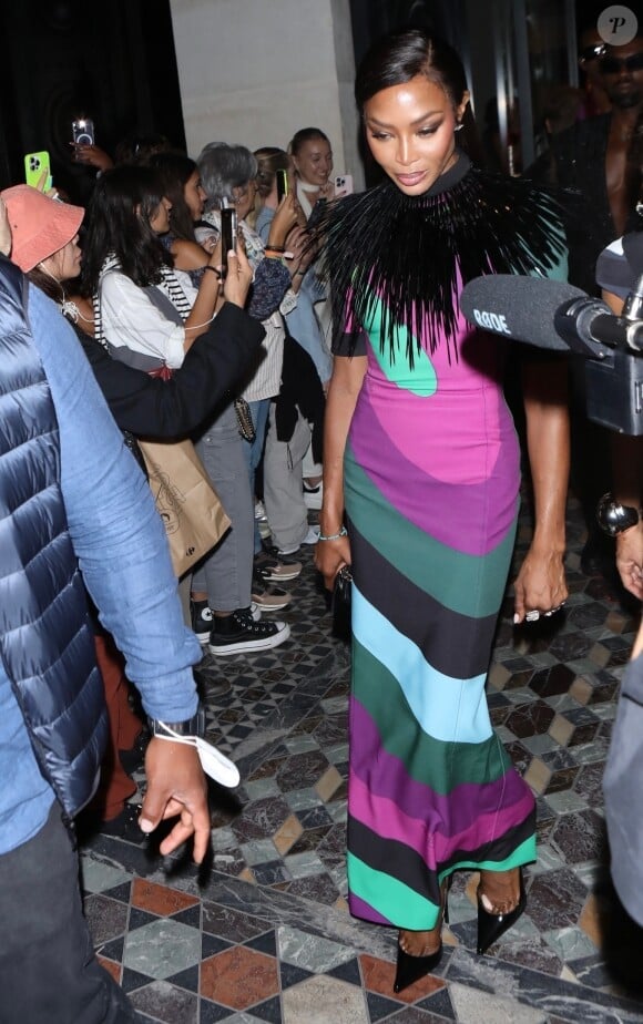 Naomi Campbell brille en Emilio Pucci, lors de la Fashion Week à Paris
