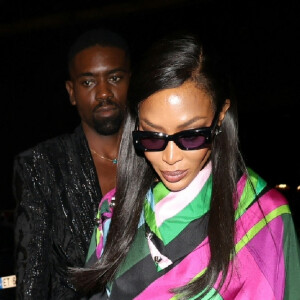 Naomi Campbell brille en Emilio Pucci, lors de la Fashion Week à Paris