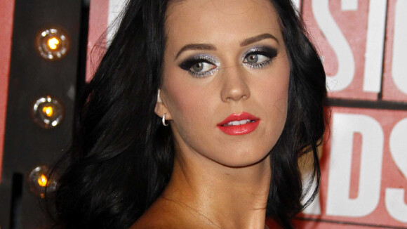 Katy Perry va devenir toute bleue... avec un bonnet blanc !