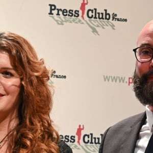 Auparavant, elle était en couple avec Cédric Bruguière, père de ses deux filles
Marlène Schiappa, ministre déléguée chargée de la citoyenneté et Cédric Bruguière lors de la remise des prix "Humour et politique" du Press Club de France à Issy les Moulineaux le 7 décembre 2021. 