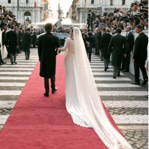 MARIAGE DU PRINCE "EMMANUEL PHILIBERT DE SAVOIE" ET DE "CLOTILDE COURAU" A LA BASILIQUE SAINTE MARIE DES ANGES A ROME "PLAN LARGE" HOMME FEMININ 