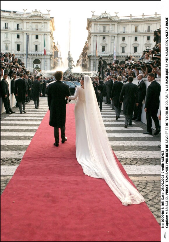 MARIAGE DU PRINCE "EMMANUEL PHILIBERT DE SAVOIE" ET DE "CLOTILDE COURAU" A LA BASILIQUE SAINTE MARIE DES ANGES A ROME "PLAN LARGE" HOMME FEMININ 