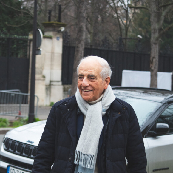 Jean-Pierre Elkabbach était également le papa d'Emmanuelle (54 ans) - née de son union avec Holda Fonteyn.
Jean-Pierre Elkabbach - Arrivées à l'enregistrement de l'émission "Vivement Dimanche" au Studio Gabriel à Paris, diffusée le 5 février 2023 sur France 3. Le 25 janvier 2023.