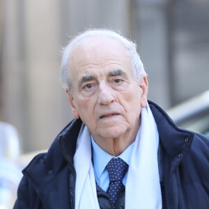 Mais surtout, l'homme de télé et de radio a été victime d'une chute dans la journée de dimanche 1er octobre. Depuis, son état ne faisait malheureusement que s'aggraver.
Jean-Pierre Elkabbach - Obsèques du journaliste, animateur de télévision et animateur de radio français Philippe Gildas en la salle de la Coupole au crématorium du cimetière du Père-Lachaise à Paris, France, le 5 novembre 2018.