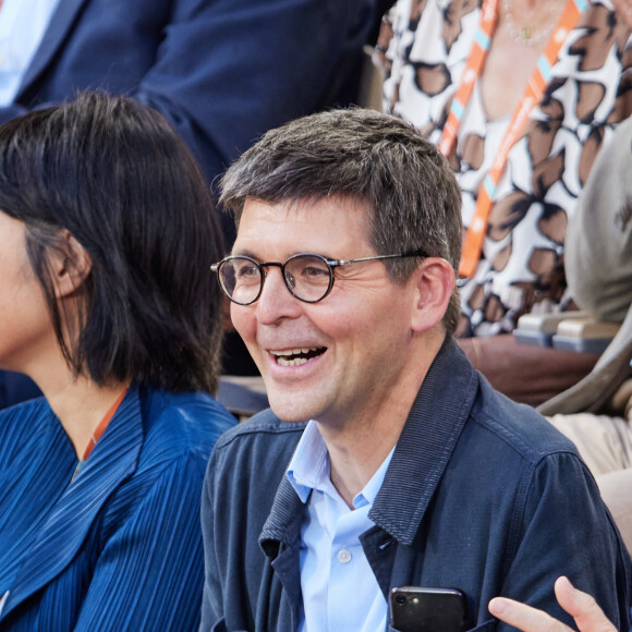 Thomas Sotto en tribunes lors des Internationaux de France de tennis de Roland Garros 2023, à Paris, France, le 6 juin 2023. © Jacovides-Moreau/Bestimage 