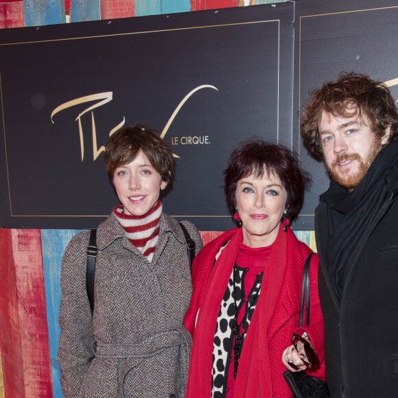 Anny Duperey avec sa fille Sara Giraudeau et son fils Gaël Giraudeau - Cérémonie de remise de prix du 39ème Festival Mondial du Cirque de Demain sur la Pelouse de Reuilly à Paris le 4 février 2018. © Pierre Perusseau/Bestimage