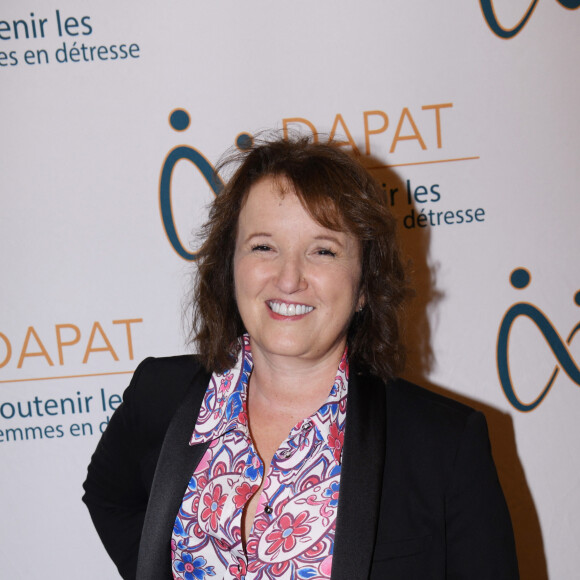 Anne Roumanoff - 2ème édition du prix Dapat au Théâtre Edouard VII à Paris le 17 octobre 2022. Les Prix Dapat sont un rendez-vous annuel qui visent à récompenser les associations qui ont mené une action remarquable à l'attention des femmes en situation de précarité lors de l'année précédente. © Rachid Bellak/Bestimage