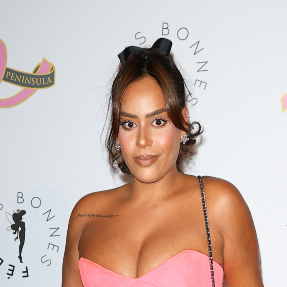 Amel Bent - Photocall du 4ème gala de charité de l'association "Les Bonnes Fées" à l'occasion de la campagne mondiale "Octobre Rose" à l'hôtel Peninsula, Paris le 5 octobre 2023. © Coadic Guirec/Bestimage
